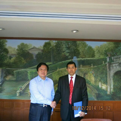 我院院长李伟林和泰国副总理功·塔帕朗西(Korn Dabbaransi)会谈